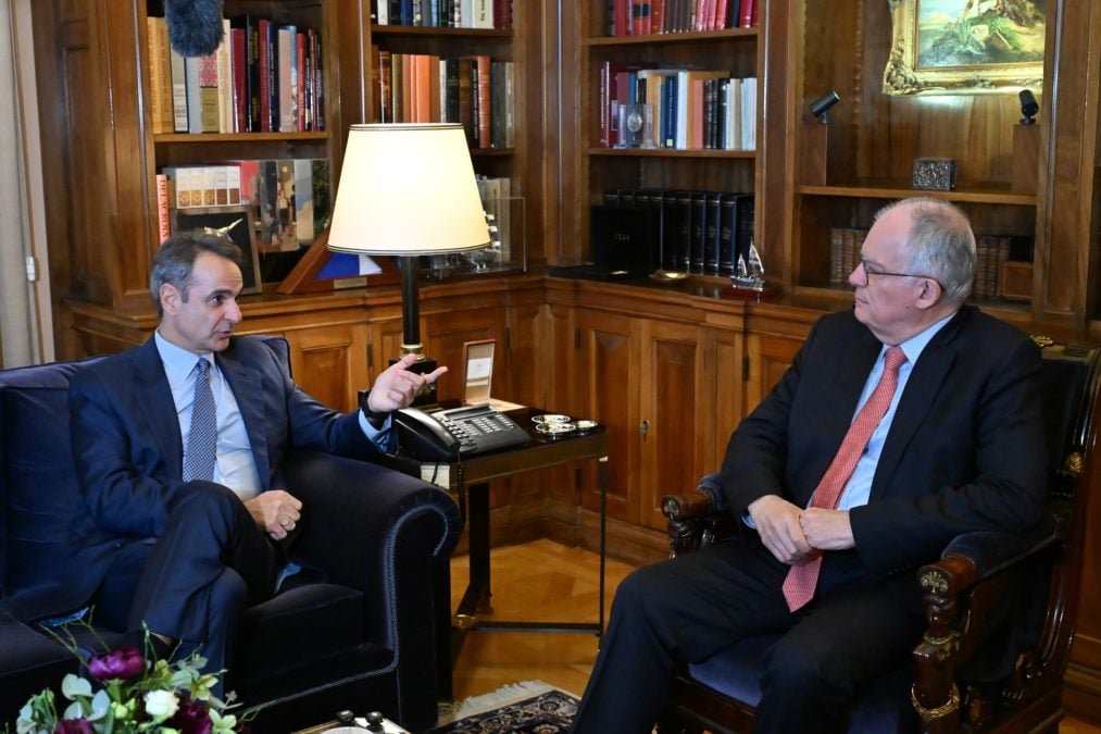 Στο Προεδρικό Μέγαρο: Ο Πρωθυπουργός Μητσοτάκης Ενημέρωσε τον Πρόεδρο Τασούλα για Ελληνογαλλικές Σχέσεις και Στήριξη Νοικοκυριών