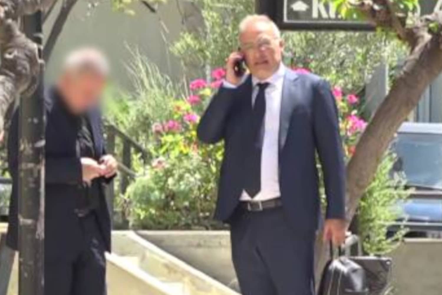 Συντετριμμένος ο ταξίαρχος Γιώργος Χαλυβόπουλος στο δικαστήριο για τον θάνατο του γιου του: Καμία επαφή με την πρώην σύντροφό του