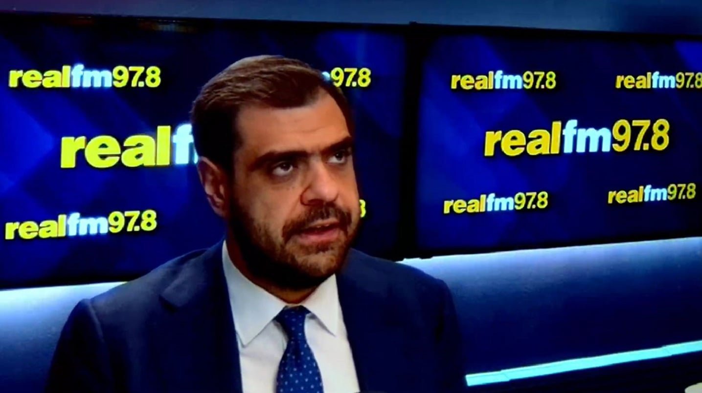 Μαρινάκης για ΠΑΣΟΚ, Υποκλοπές και ΟΠΕΚΕΠΕ: «Να σταματήσει ο θεσμικός κατήφορος» – Όσα είπε στον Realfm 97,8