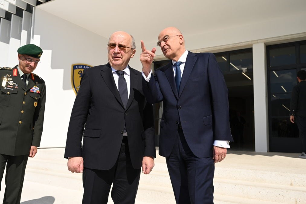 Συνάντηση Δένδια με τον Επίτροπο Άμυνας και Διαστήματος Κουμπίλιους: Εστίαση στην Ευρωπαϊκή Αμυντική Πολιτική και Χρηματοδοτικά Εργαλεία