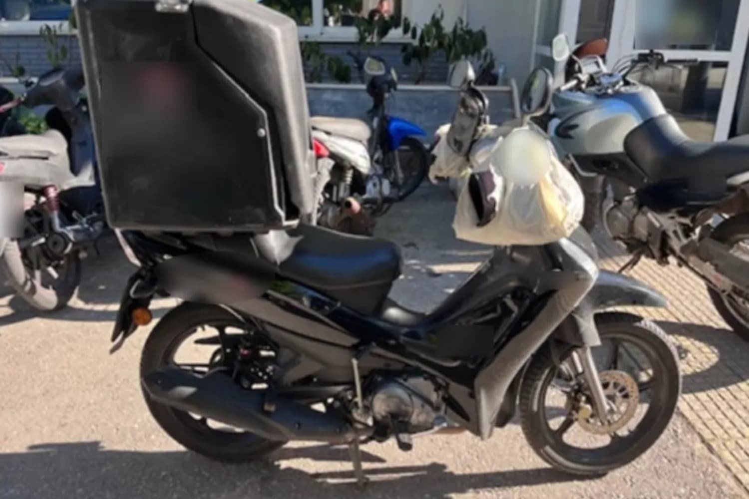 Κηφισιά: Συνελήφθη Πακιστανός ντελιβεράς που προκαλούσε επεισόδια με πέτρες, παράνομα στη χώρα από το 2023