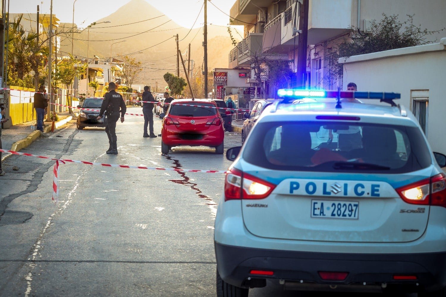 Ηράκλειο: Συνελήφθη και η σύζυγος του 54χρονου για συνέργεια – Το ανατριχιαστικό χρονικό της εκτέλεσης του 21χρονου (βίντεο)