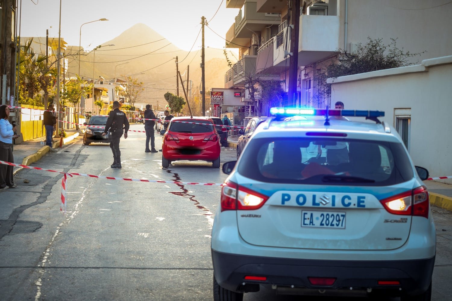 Σοκ στην Κρήτη: Ο 54χρονος δράστης της δολοφονίας του 21χρονου – «Δεν θέλαμε να φτάσουμε ως εδώ», δηλώνει η αδερφή του, με τη μητέρα του να αποκαλύπτει τον πόνο και τις παρεξηγήσεις