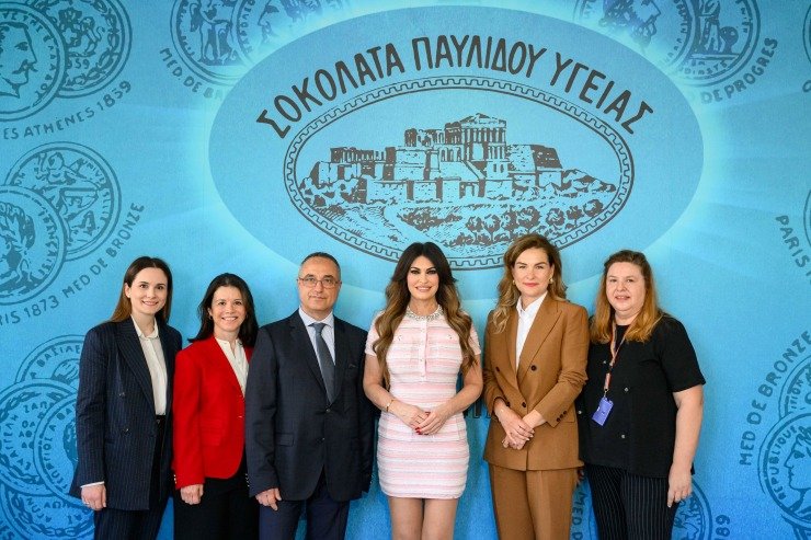 Η Πρέσβης των ΗΠΑ Kimberly Guilfoyle στο Ιστορικό Εργοστάσιο «Παυλίδη» της Mondelēz: Σύμβολο Ελληνικής Βιομηχανικής Κληρονομιάς και Αμερικανικών Επενδύσεων