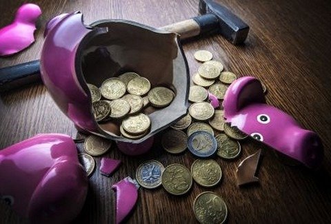 Ο «Πλούτος» των Ελληνικών Νοικοκυριών Ανεβαίνει στα Χαρτιά: Η Πραγματικότητα Πίσω από τους Αριθμούς