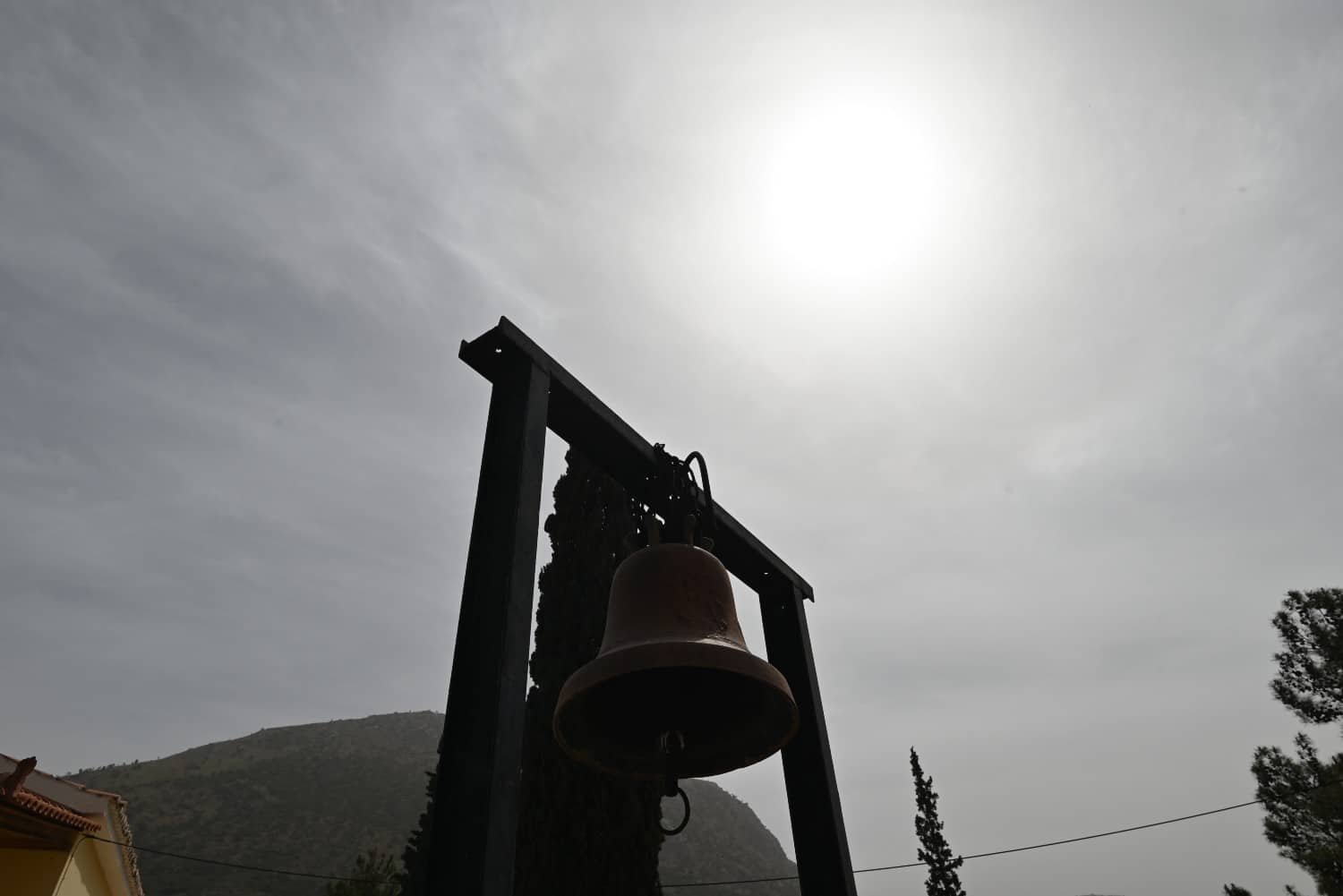 Συγκλονιστική Υπόθεση στην Πτολεμαΐδα: Ανήλικος Αφαίρεσε 150 Ευρώ από Παγκάρι Εκκλησίας – Δικογραφία και για τον Γονέα