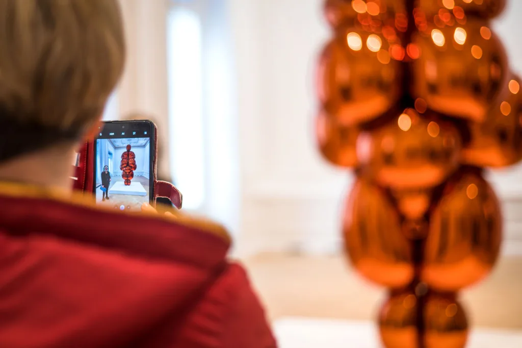 Ανακαλύψτε την πορτοκαλί «Αφροδίτη» του Jeff Koons Δωρεάν στο Μουσείο Κυκλαδικής Τέχνης & Ζήστε μια Ολιστική Εμπειρία