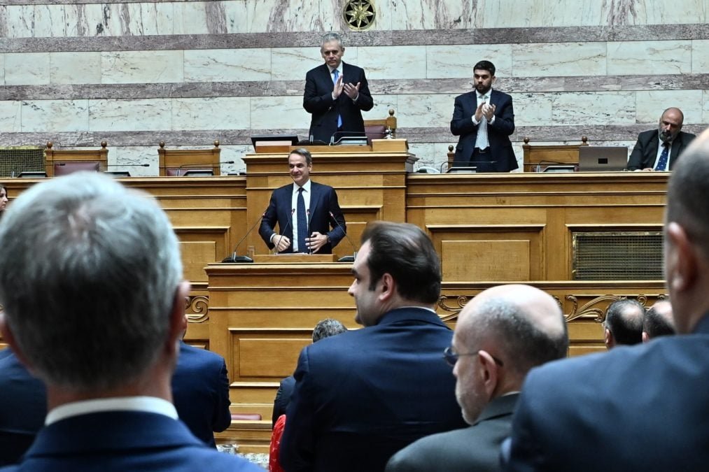 Νέα Δημοκρατία: Ο Μητσοτάκης στέλνει μήνυμα ενότητας και εξωστρέφειας, τονίζοντας την ανάγκη για μάχη ενόψει των εκλογών