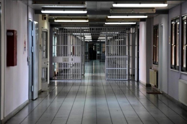 Ηράκλειο: Ο 54χρονος δράστης και η σύζυγός του οδηγήθηκαν στις Φυλακές Κορυδαλλού υπό αυστηρά μέτρα ασφαλείας