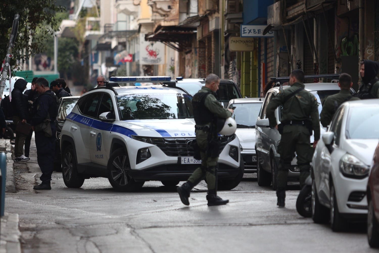 Εξάρχεια: Στοχευμένη Επιχείρηση της ΟΠΚΕ «Ξαφνιάζει» Διαμέρισμα Δικτύου Ναρκωτικών στον Λόφο Στρέφη – Βίντεο