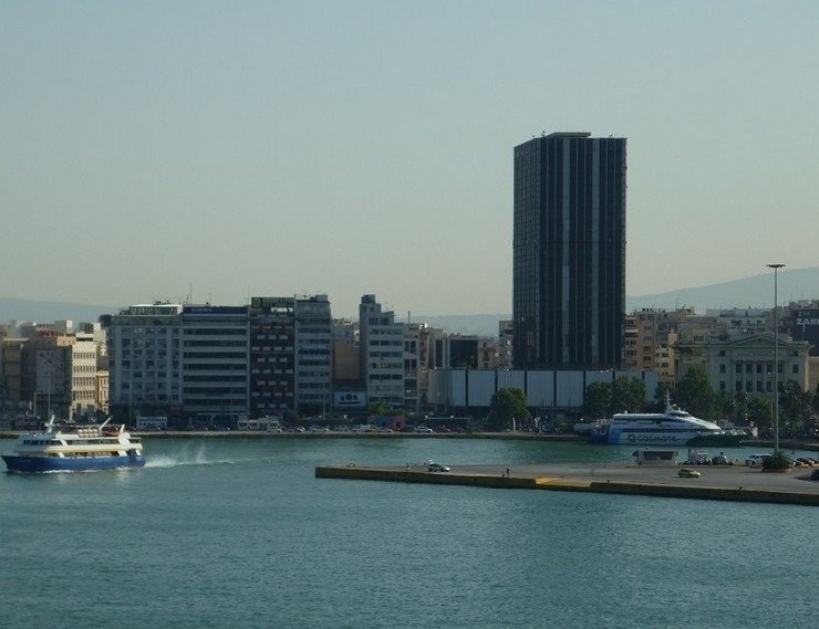 Σύλληψη Οδηγού Βυτιοφόρου και Μηχανικού Κρουαζιερόπλοιου για Θαλάσσια Ρύπανση στον Πειραιά