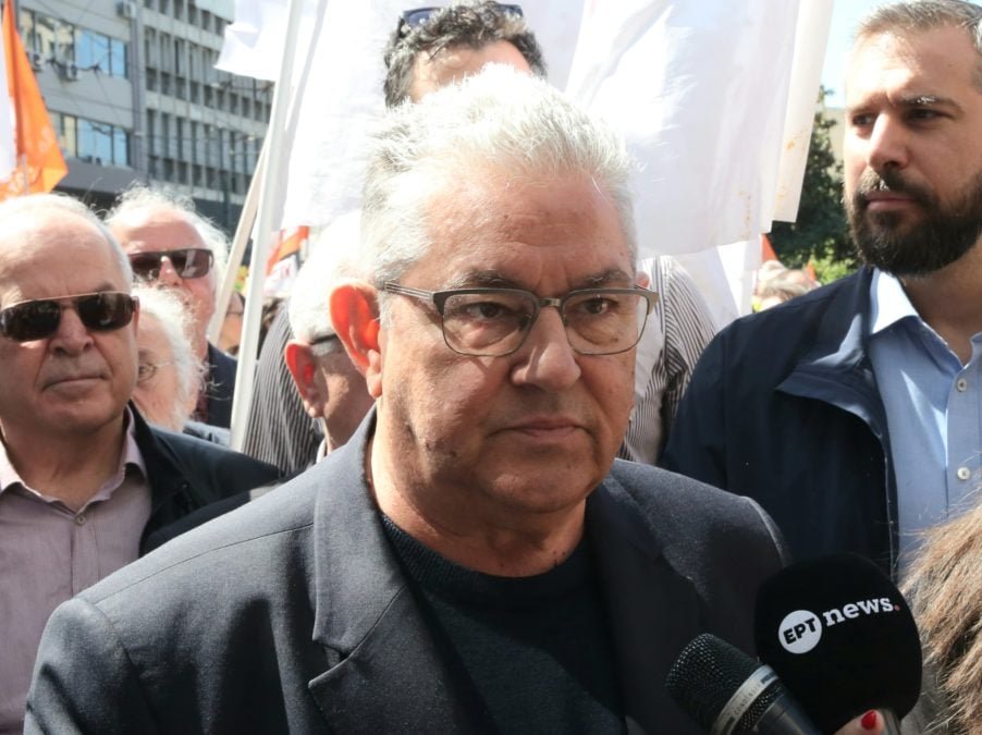 Δημήτρης Κουτσούμπας για τη Γιορτή της Μητέρας: «Οι μητέρες εργαζόμενες χρειάζονται απεμπλοκή από την αβεβαιότητα και στήριξη με δημόσιες δομές φροντίδας»