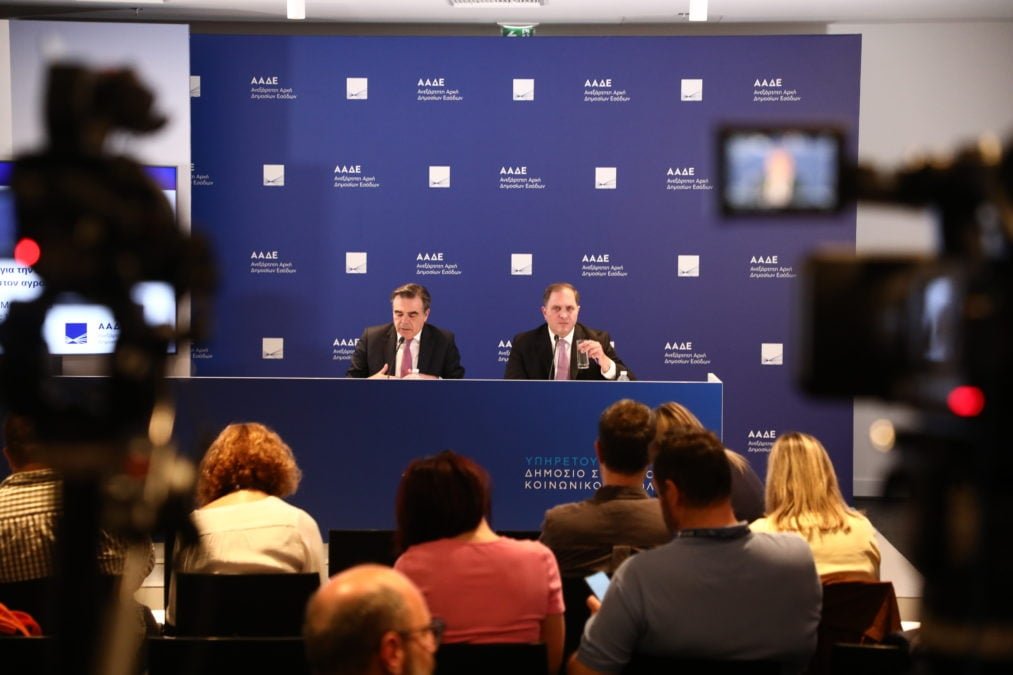 LIVE: Η Συνέντευξη Τύπου από τους Μαργαρίτη Σχοινά και Γιώργο Πιτσιλή για την Ενοποίηση του ΟΠΕΚΕΠΕ με την ΑΑΔΕ και τις Αγροτικές Πληρωμές