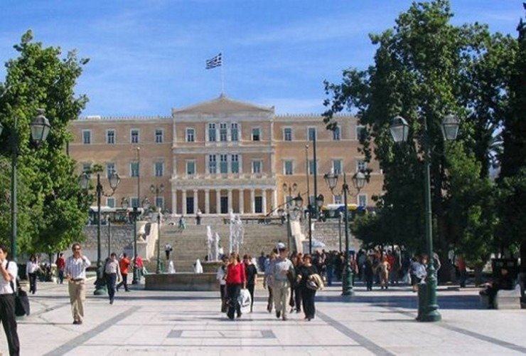 Η Ελλάδα αντιμέτωπη με τη “Δημογραφική Βόμβα”: Κίνδυνος απώλειας 1,7 εκατομμυρίου κατοίκων έως το 2060