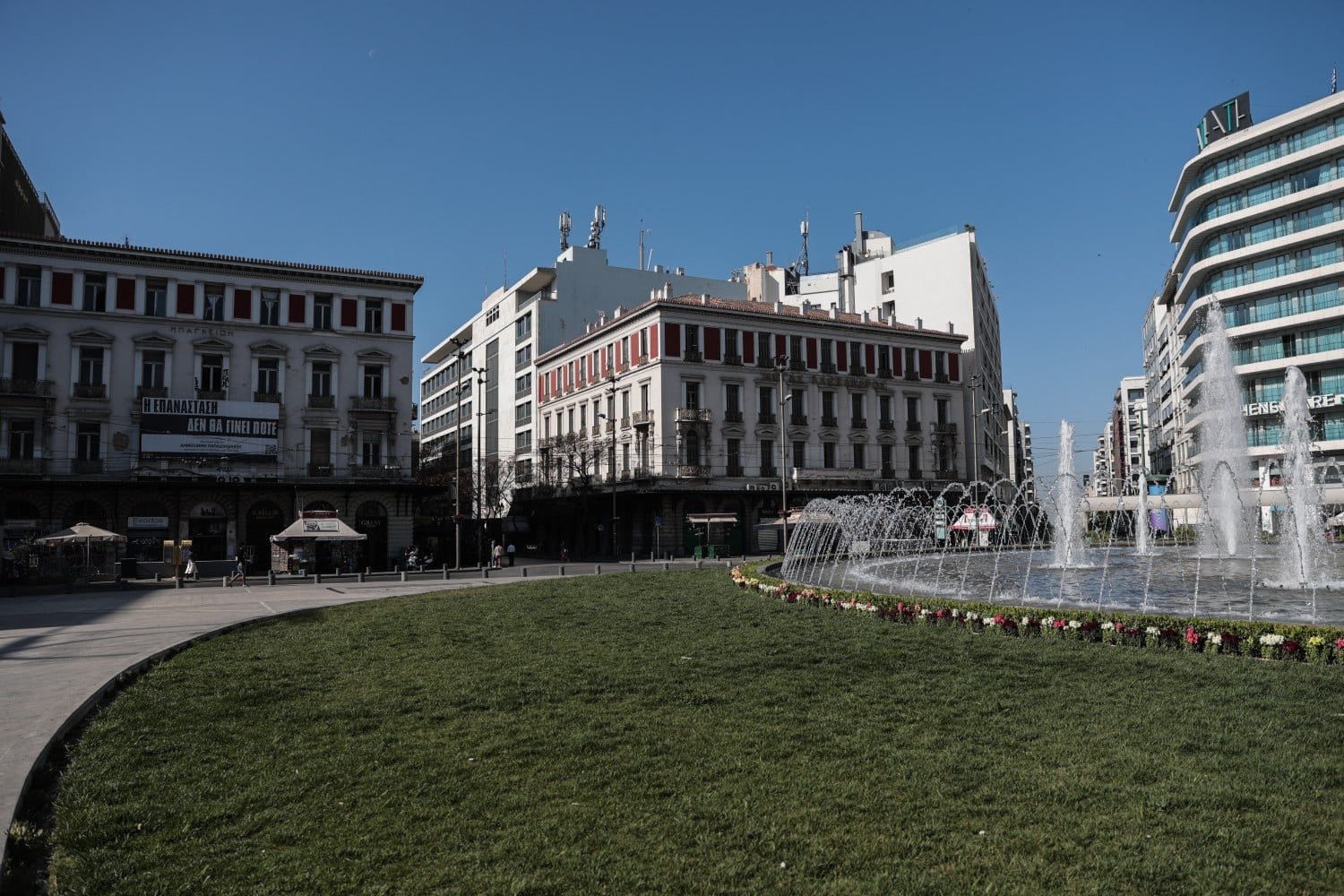 Σύλληψη Αλλοδαπού Φυγοποίνου για Βιασμό Ανήλικης στην Ομόνοια: Απειλή και Βιντεοσκόπηση της Πράξης