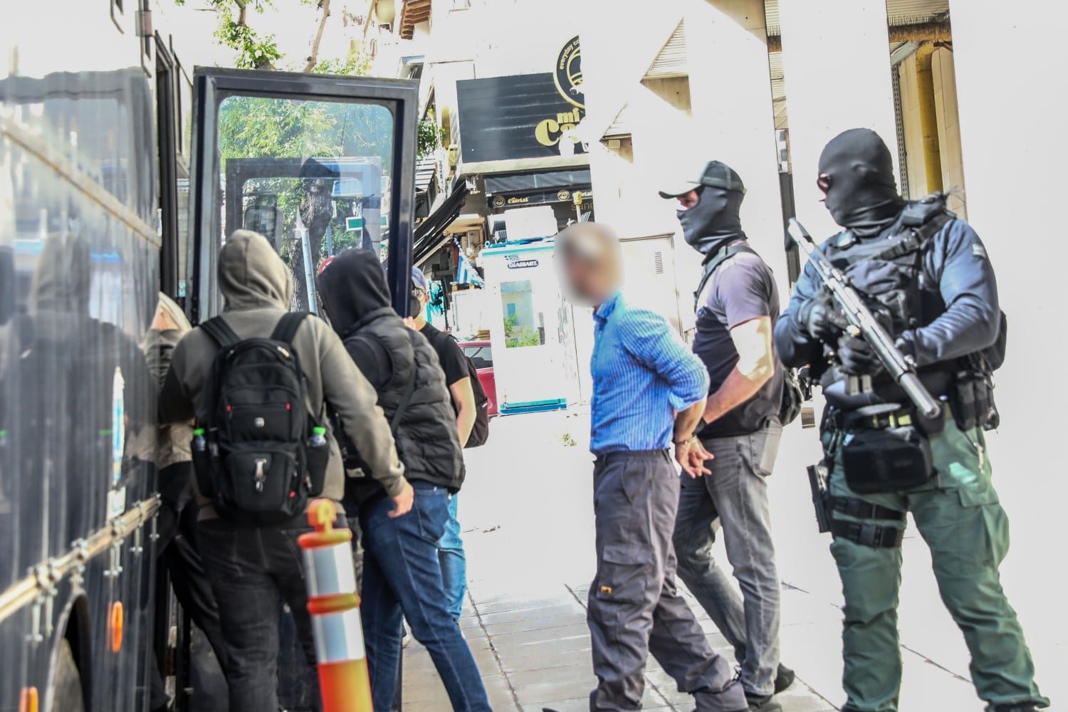 Τιθορέα: Πέντε Κακουργήματα και Πέντε Πλημμελήματα Συνολικά Για τους Συλληφθέντες της Τραπεζικής Ληστείας