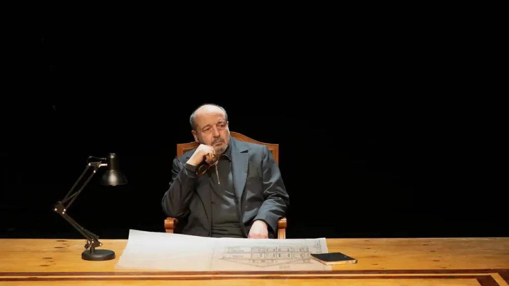 «Αρχιμάστορας Σόλνες»: Η Σύγχρονη Τραγωδία της Φιλοδοξίας στο Θέατρο Τέχνης
