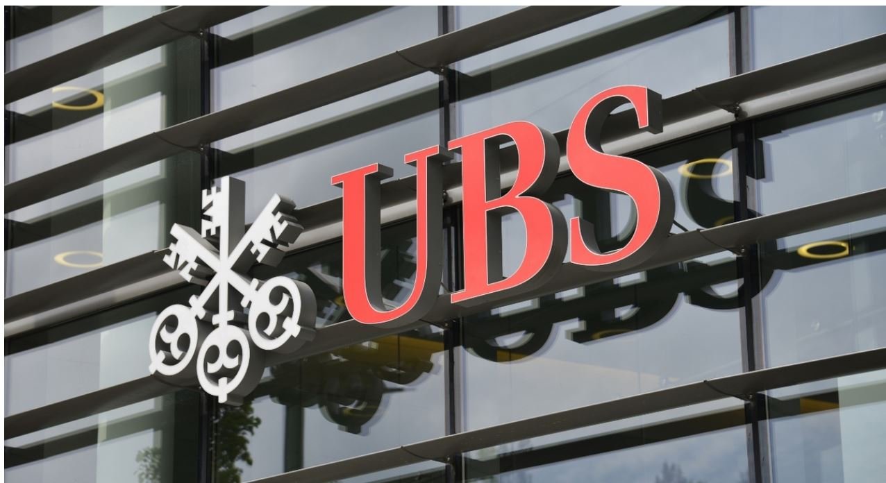 UBS: Αναπροσαρμόζει τις προβλέψεις της για την ελληνική οικονομία και αναλύει τους κινδύνους