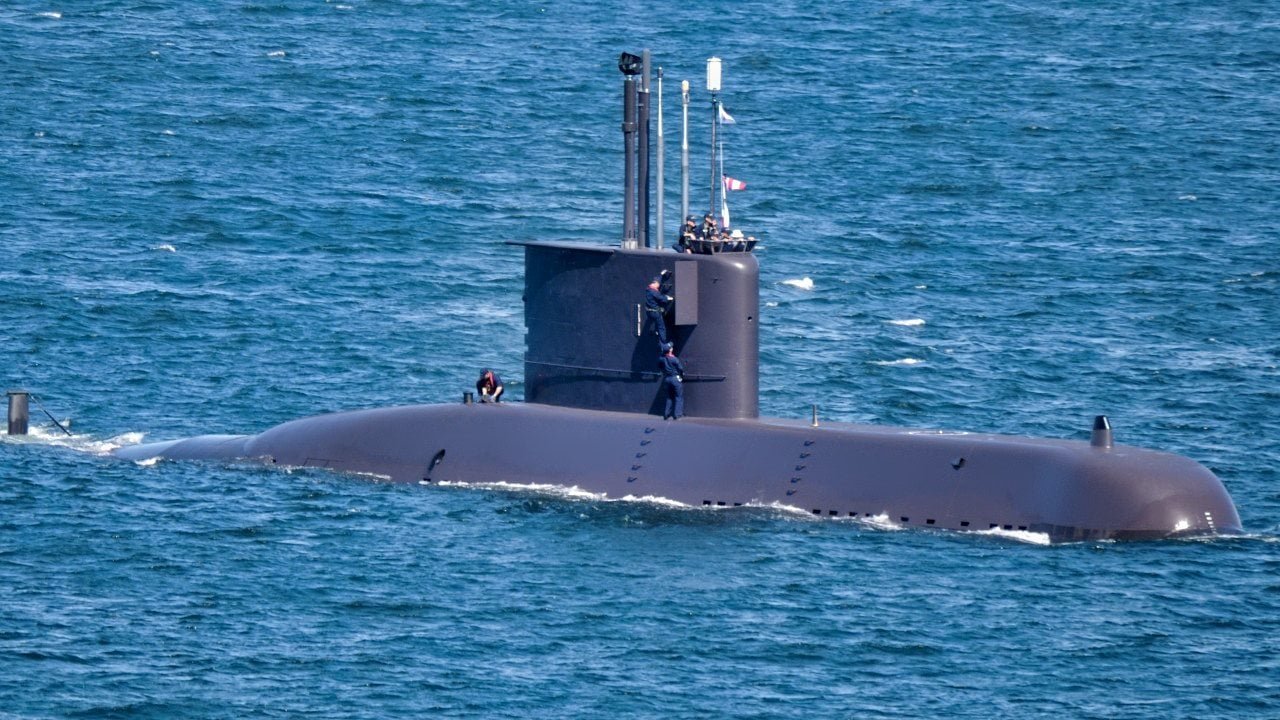 Αγωνιώδης Στιγμή: Υποβρύχιο του Πολεμικού Ναυτικού Δυσκολεύεται στο Αιγαίο μετά από Πρόσκρουση με Αλιευτικά Δίχτυα