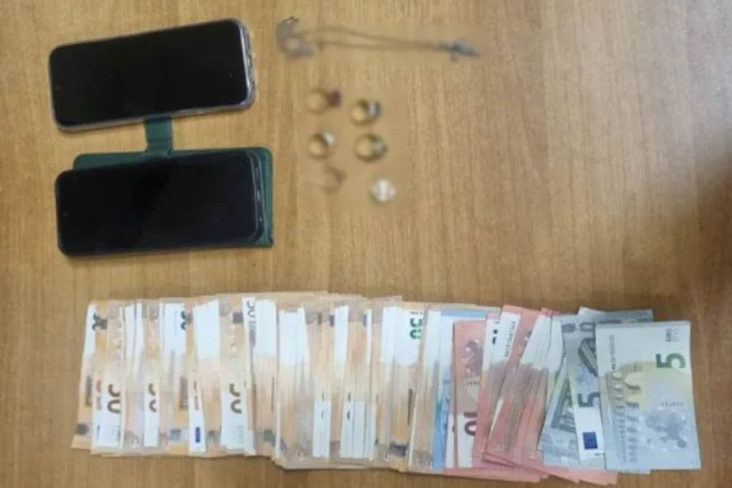Βόλος: Ηλικιωμένη έπεσε θύμα απάτης από απατεώνες που παρίσταναν γιατρό και αστυνομικό, χάνοντας σχεδόν 5.000 ευρώ