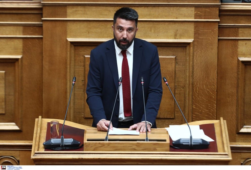 Αλλαγή σκηνικού στη Βουλή: Ο Φερχάτ Οζγκιούρ Ανεξαρτητοποιείται από τη Νέα Αριστερά