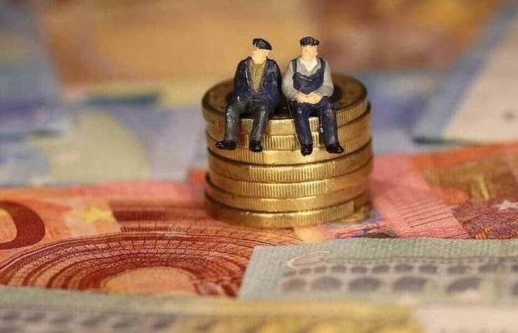 Επανεξετάζεται η Εισφορά Αλληλεγγύης Συνταξιούχων: Τα Σενάρια «Κουρέματος» και η Προσφυγή στο Ελεγκτικό Συνέδριο