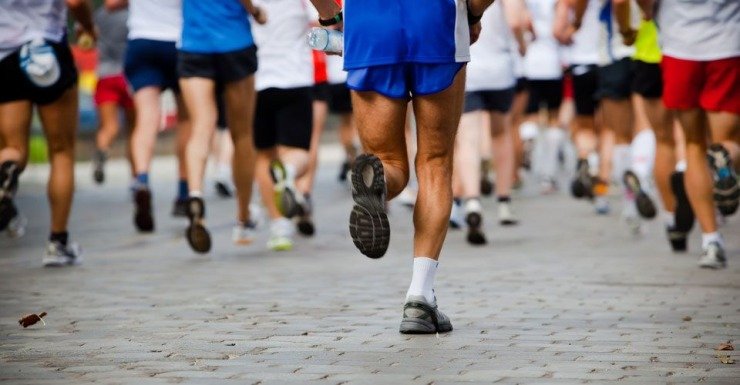 Η 43η Μαραθώνια Πορεία Ειρήνης σε εξέλιξη: Η διαδρομή, οι στάσεις και η κατάληξη στο Σύνταγμα