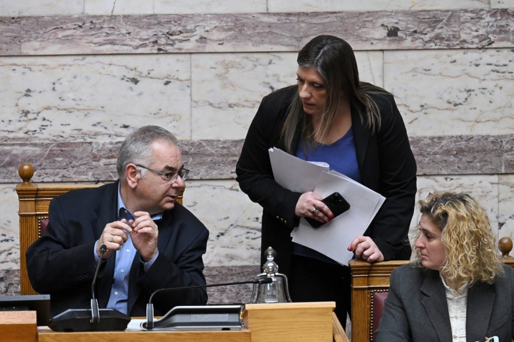 Ένταση στη Βουλή: Σφορή αντιπαράθεση Κωνσταντοπούλου – Λαμπρούλη οδήγησε σε διακοπή της συνεδρίασης – Βίντεο