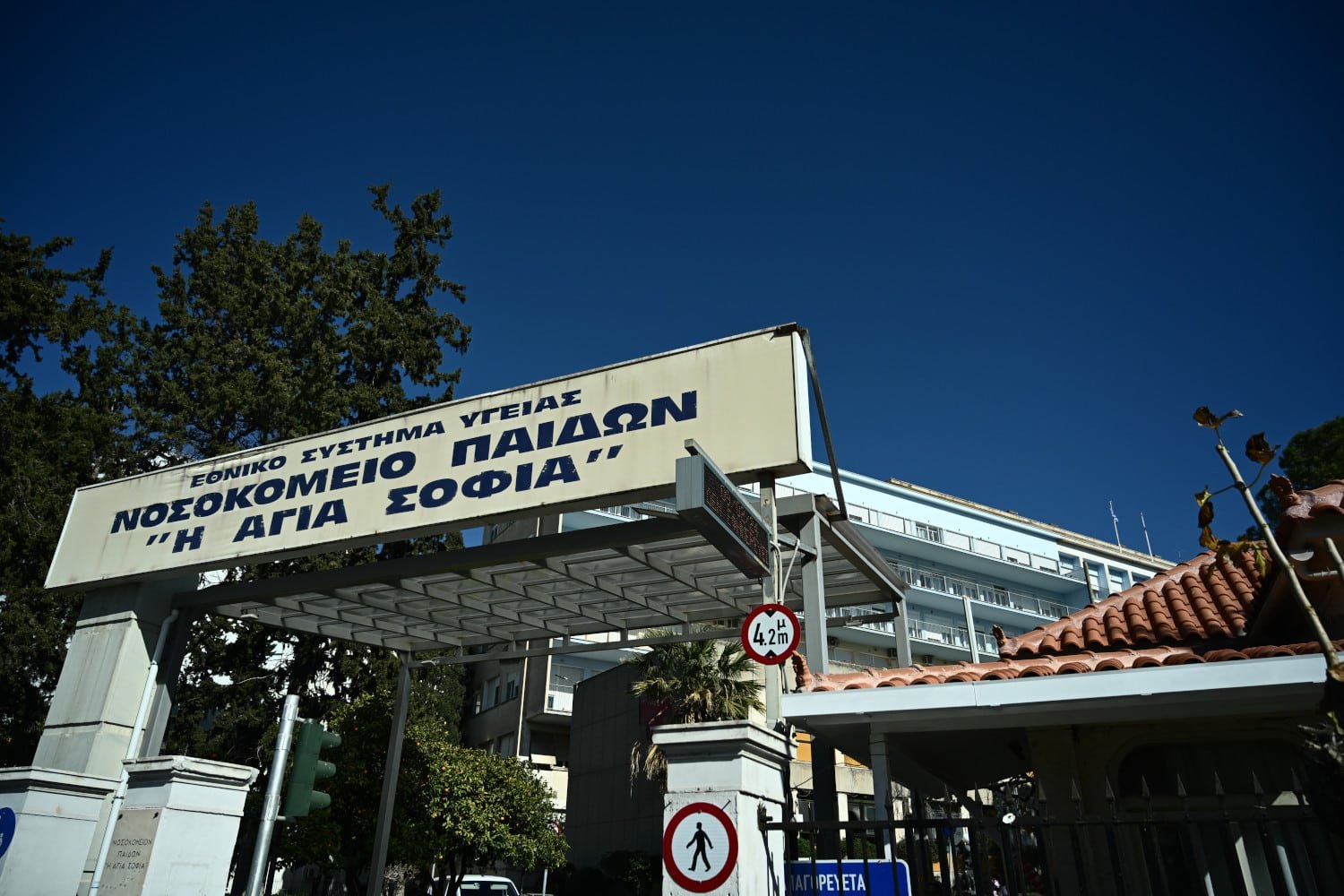 Ανήλικοι υπό εισαγγελική προστασία σε νοσοκομεία: Καταγγελίες για συμμορίες, ζημιές και ναρκωτικά