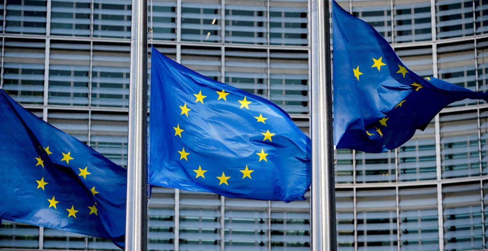 Επιβραδύνεται η ανάπτυξη της Ελλάδας, σύμφωνα με την Κομισιόν – Πώς επηρεάζει ο πληθωρισμός