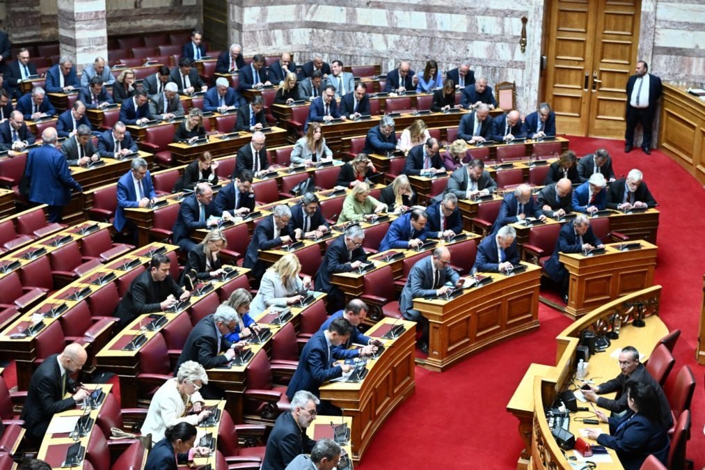 ΖΩΝΤΑΝΗ ΕΝΗΜΕΡΩΣΗ – Βουλή: Σφοδρή αντιπαράθεση ΝΔ-ΠΑΣΟΚ για την Εξεταστική Επιτροπή στις υποκλοπές