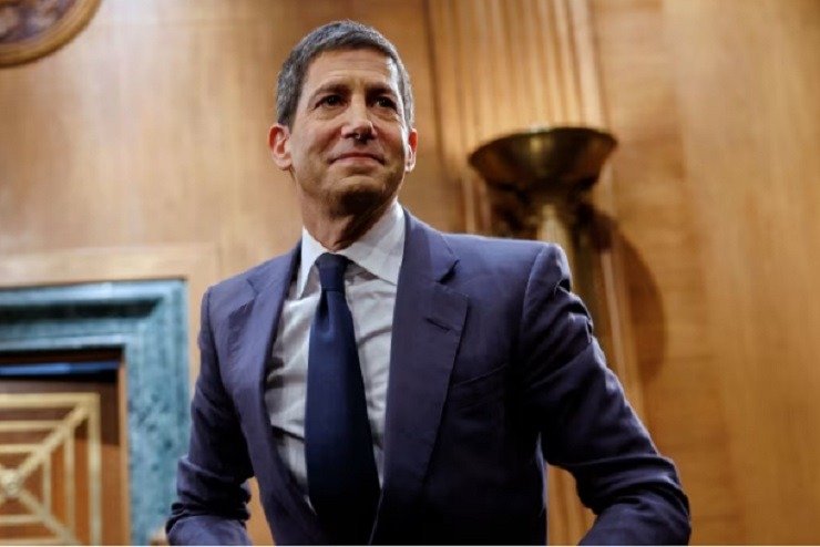 Ο Κέβιν Γουόρς ανέλαβε τα ηνία της Fed με δέσμευση για “μεταρρυθμίσεις” στην Ομοσπονδιακή Τράπεζα των ΗΠΑ