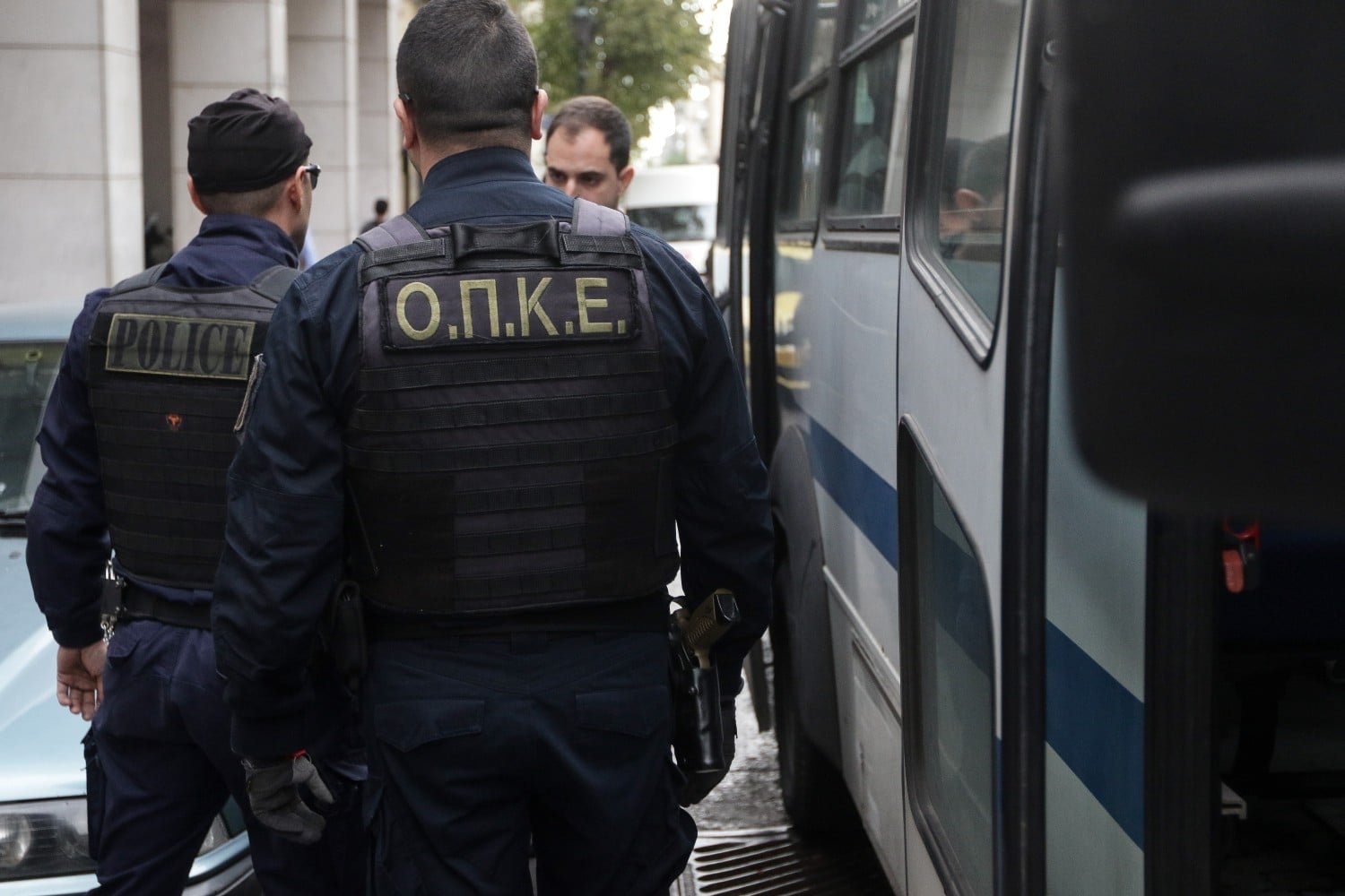 Επιχείρηση «σκούπα» στη Θεσσαλία: 16 συλλήψεις, κατασχέσεις όπλων και ναρκωτικών