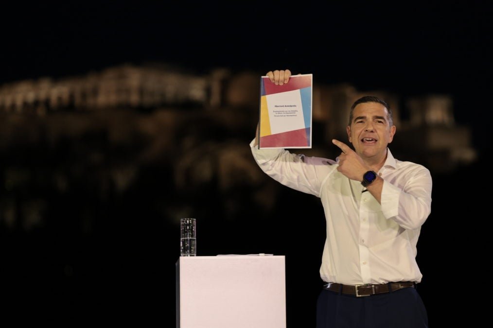 Αλέξης Τσίπρας: Ενθουσιασμός στην «ΕΛΑΣ» μετά τον «θόρυβο» για το όνομα του κόμματος – Ξεκινάει η δουλειά