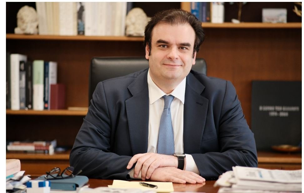 Πιερρακάκης: Ο Λόγος Πίσω από την Παράταση της Επιδότησης στο Πετρέλαιο Κίνησης και ο Σχεδιασμός για τη Στήριξη της Κοινωνίας