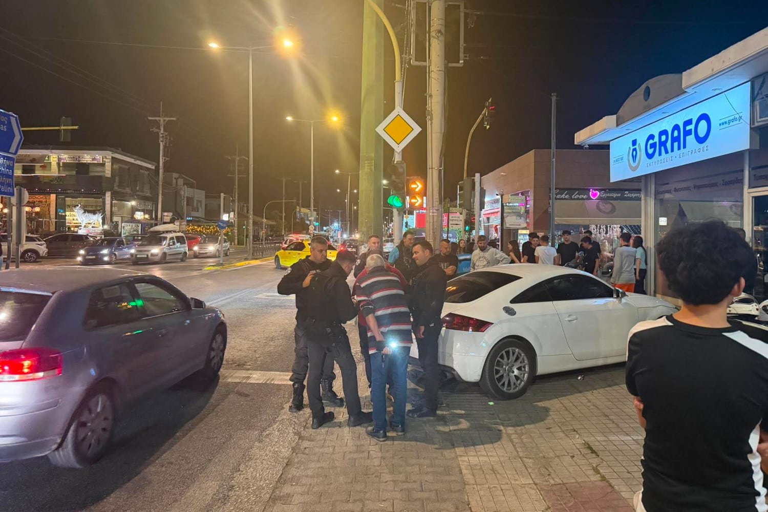 Σοβαρό τροχαίο στο Πικέρμι: 13χρονη χτυπήθηκε από αυτοκίνητο και διακομίστηκε στο νοσοκομείο