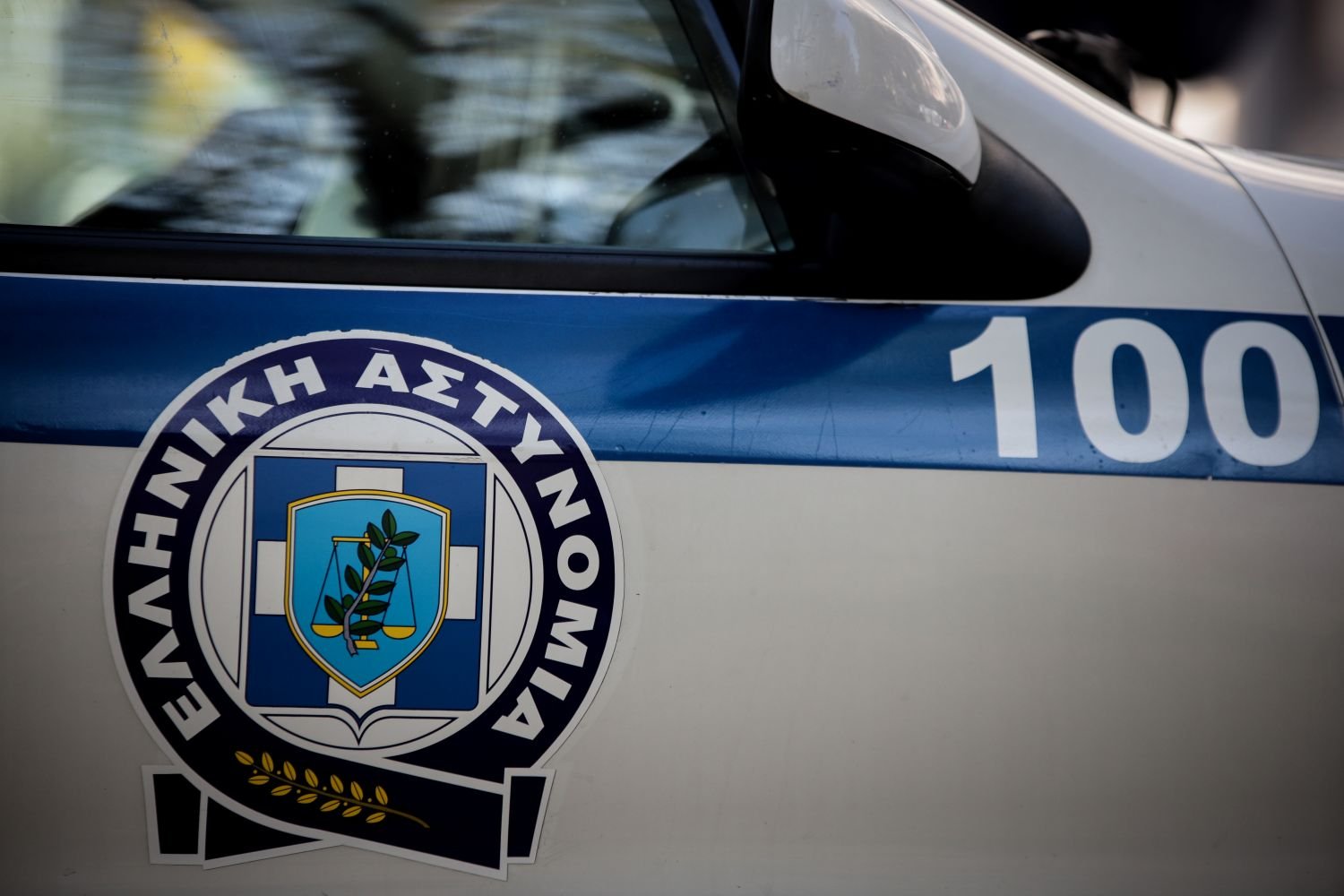 Στη Σύλληψη 23χρονου για Παράνομη Διακίνηση Μεταναστών στην Αττική – Αντιμέτωπος με Σημαντική Ποινή Κάθειρξης