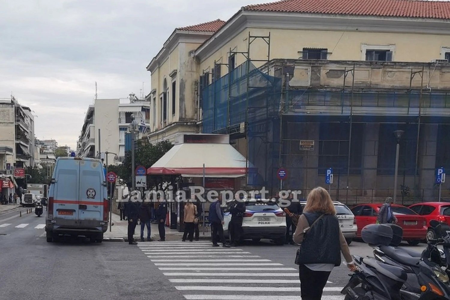 Λαμία: 13 μήνες φυλάκιση χωρίς αναστολή για τρεις Ρομά που διέρρηξαν σπίτι αφού ξήλωσαν την πόρτα