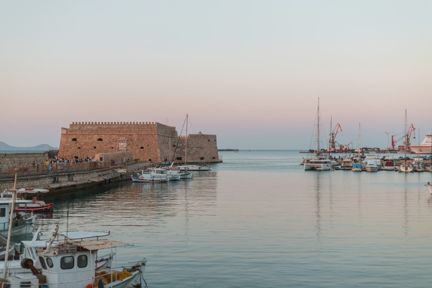 Επιχειρηματίας στο Ηράκλειο συνελήφθη μετά από καταγγελία της πρώην συντρόφου του για ενδοοικογενειακή βία