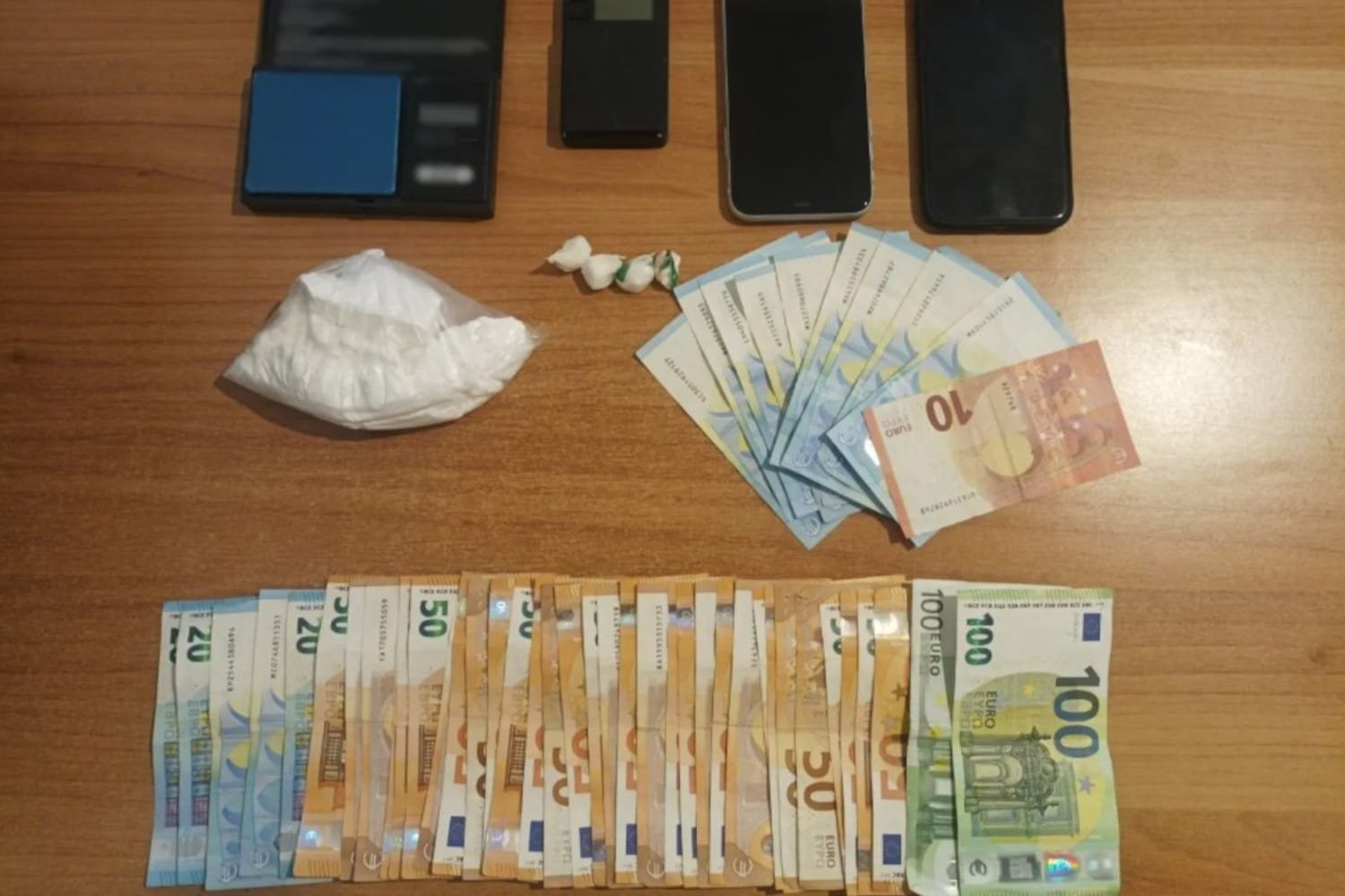 Εύβοια: Άνδρας είχε κρύψει κοκαΐνη κάτω από το καπάκι του χειρόφρενου – Συνελήφθη από την ΕΛ.ΑΣ. (εικόνες) – Lawandorder.gr
