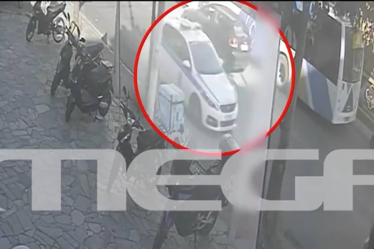 Ίλιον: Σοκαριστική Επίθεση Μοτοσικλετιστή σε Οδηγό Λεωφορείου Μετά από Τροχαίο – all-about-law.gr
