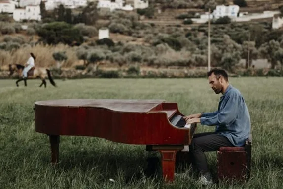8 Χρόνια Lemon: Μια Ειδική Βραδιά Πιάνου στην Αθήνα