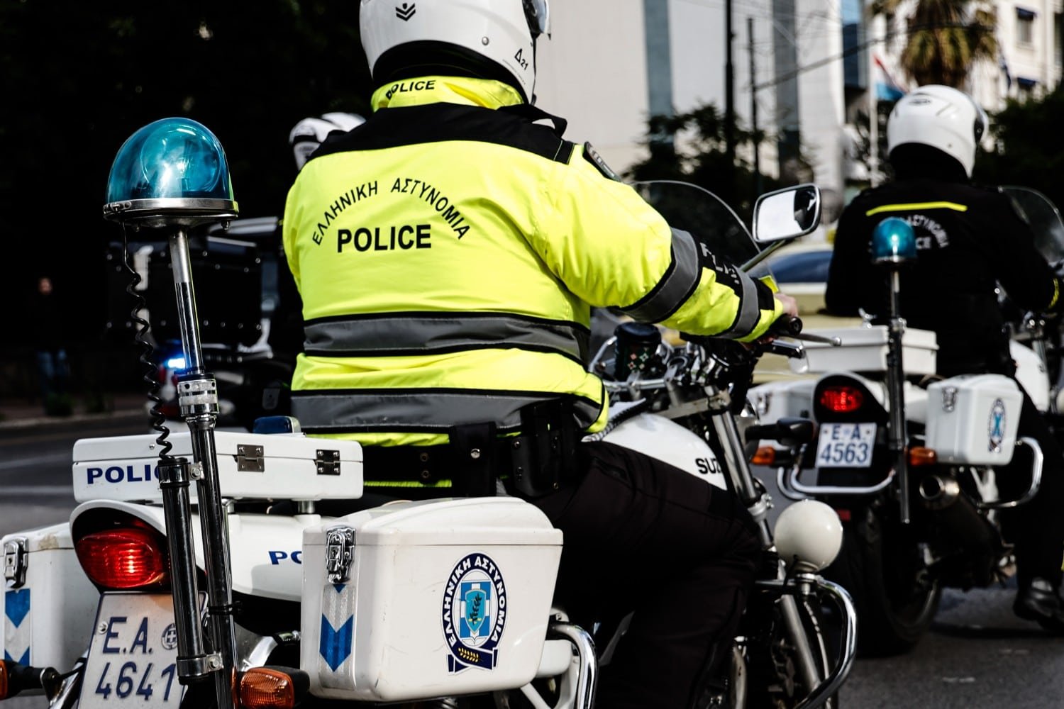 Εκτεταμένοι Έλεγχοι για τη Χρήση Κράνους: Πάνω από 2.370 Παραβάσεις σε Μία Εβδομάδα – Ποιες Περιοχές Συγκέντρωσαν τα Περισσότερα Πρόστιμα