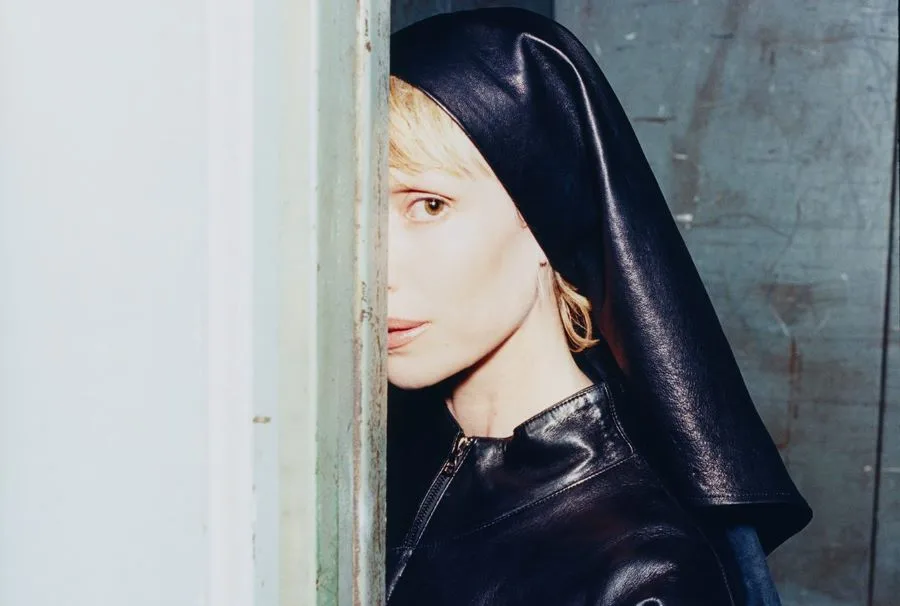 Lykke Li: Η Πολυβραβευμένη Σουηδή Ερμηνεύτρια Φέρνει τον Μαγικό της Ήχο για Πρώτη Φορά στην Ελλάδα
