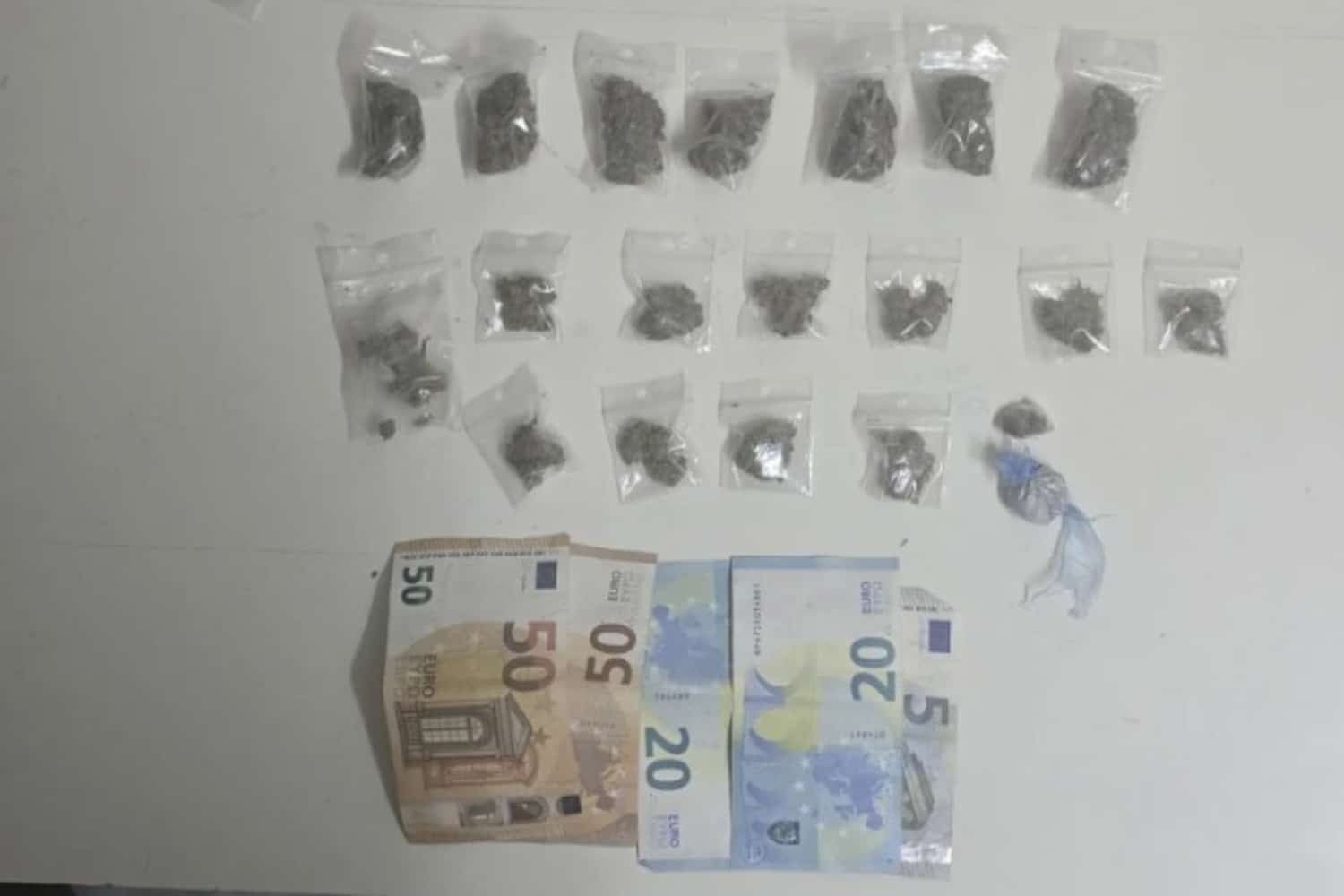 Σύλληψη 43χρονου αλλοδαπού στον Άγιο Παντελεήμονα για διακίνηση ναρκωτικών – 67 γραμμάρια κάνναβης βρέθηκαν στην κατοχή του