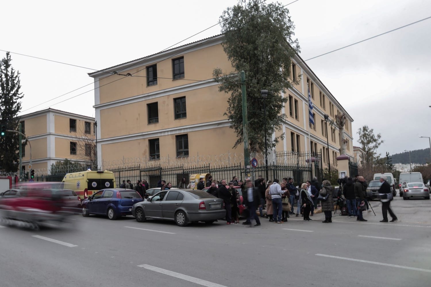 Ένταση στα Δικαστήρια Ευελπίδων: Συγγενείς Καταδικασθέντα για τον Θάνατο του 11χρονου Μάριου Εναντίον Δημοσιογράφων