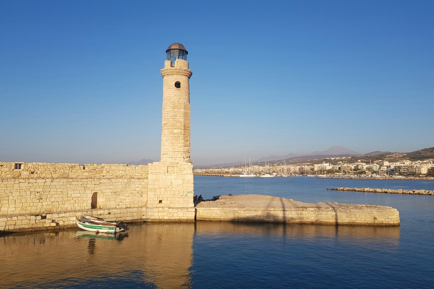 Εξαπάτηση στο Ρέθυμνο: 32χρονος προσποιήθηκε τον αστυνομικό και άρπαξε κοσμήματα 48.000€ από ηλικιωμένες