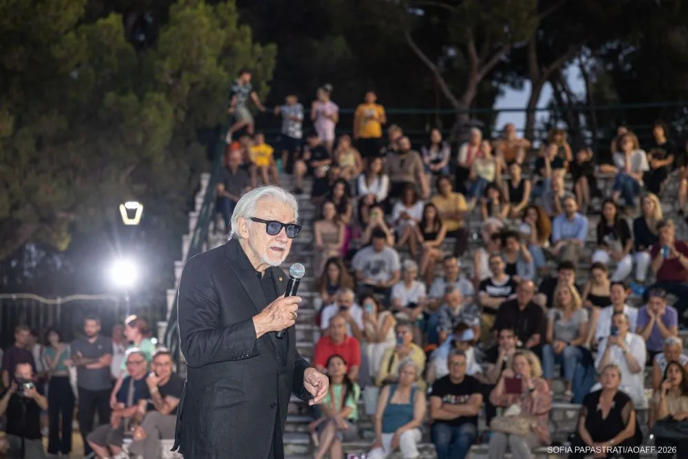 «Θόδωρε, είμαι ξανά εδώ!»: Η συγκινητική επιστροφή του Χάρβεϊ Καϊτέλ στην Αθήνα για τον Θόδωρο Αγγελόπουλο