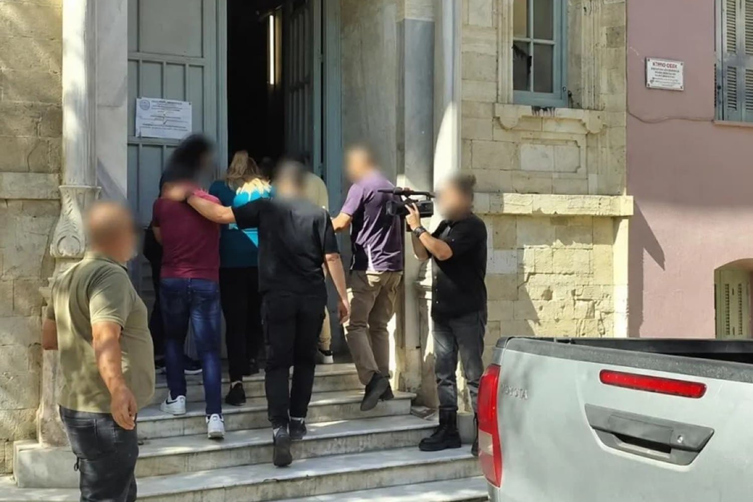 Κρήτη: Στον ανακριτή οι 7 συλληφθέντες για το μεγάλο κύκλωμα πειρατικής συνδρομητικής τηλεόρασης – Πώς στήθηκε η παράνομη επιχείρηση με κέρδη άνω των 7 εκατομμυρίων ευρώ