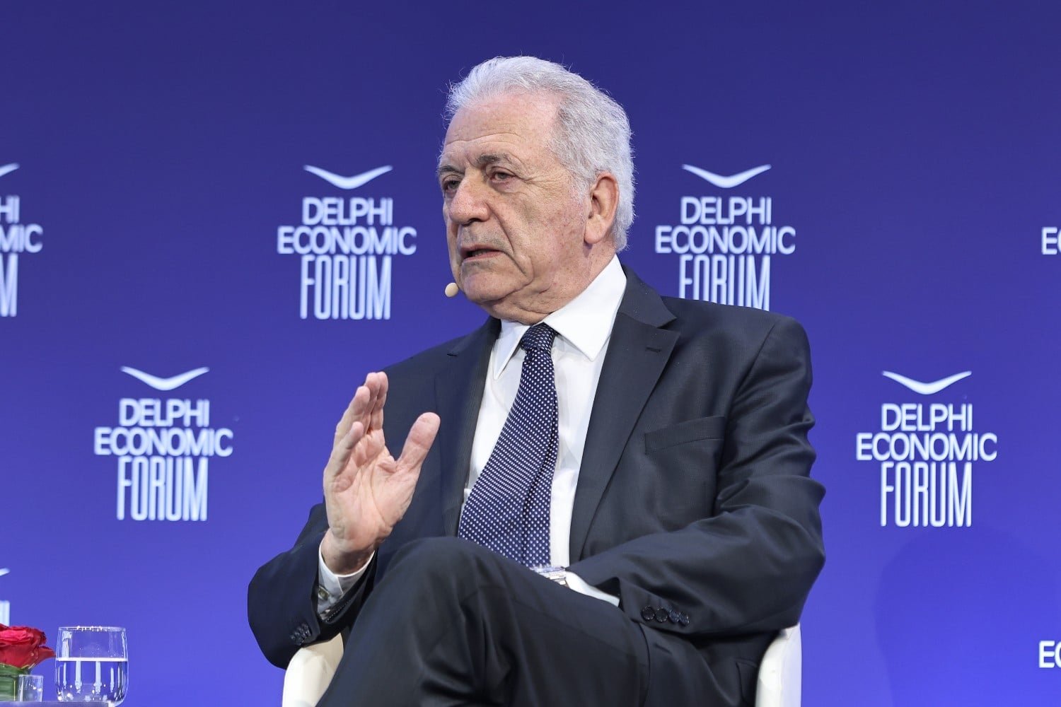 Η Υπόθεση Αβραμόπουλου: Κατηγορίες για Εγκληματική Οργάνωση και Ξέπλυμα Μαύρου Χρήματος – Η Απάντηση του Πρώην Ευρωπαίου Επιτρόπου